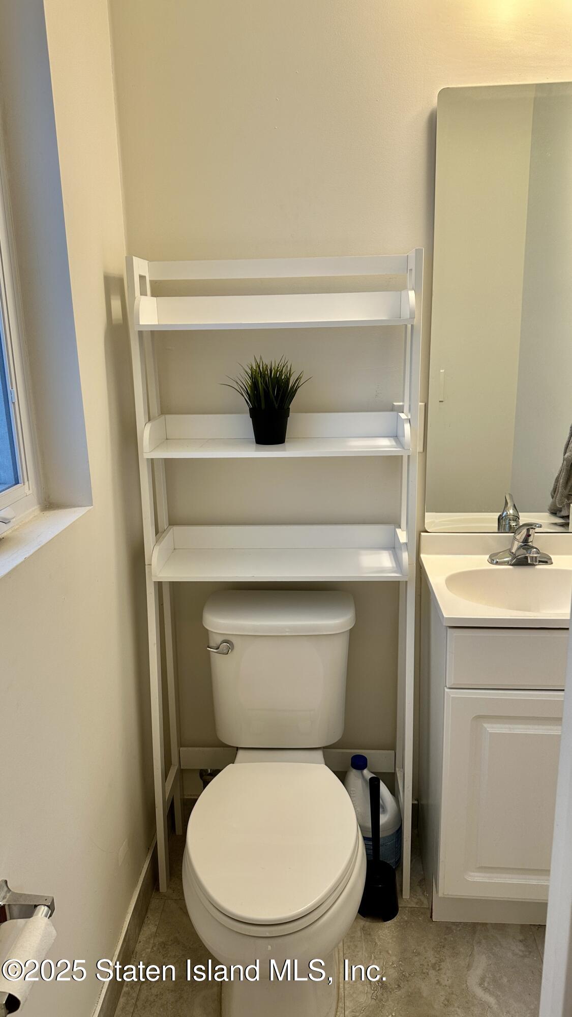 32 Scribner Avenue Staten Island, NY 10301 - Photo 8 of 33 4481B992-2C92-4ACA-BB5A-A67BF9ABD53D_1_2