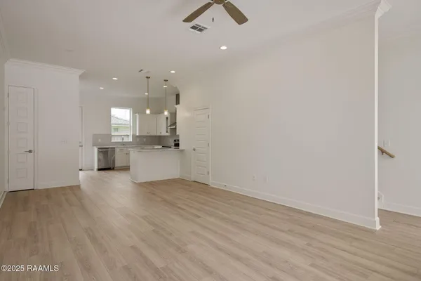 $1,950 | 1510 Kaliste Saloom Road, Unit 203, Lafayette, LA 70508