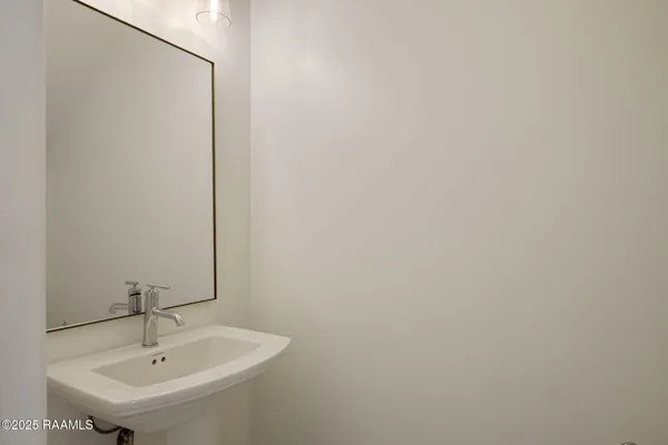 $1,950 | 1510 Kaliste Saloom Road, Unit 203, Lafayette, LA 70508