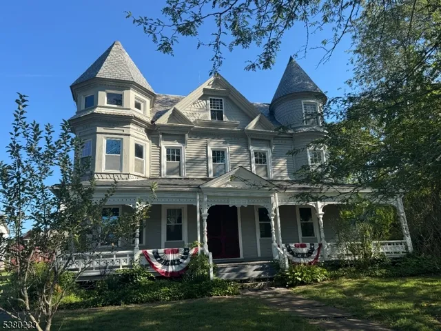 a front view of house with yard