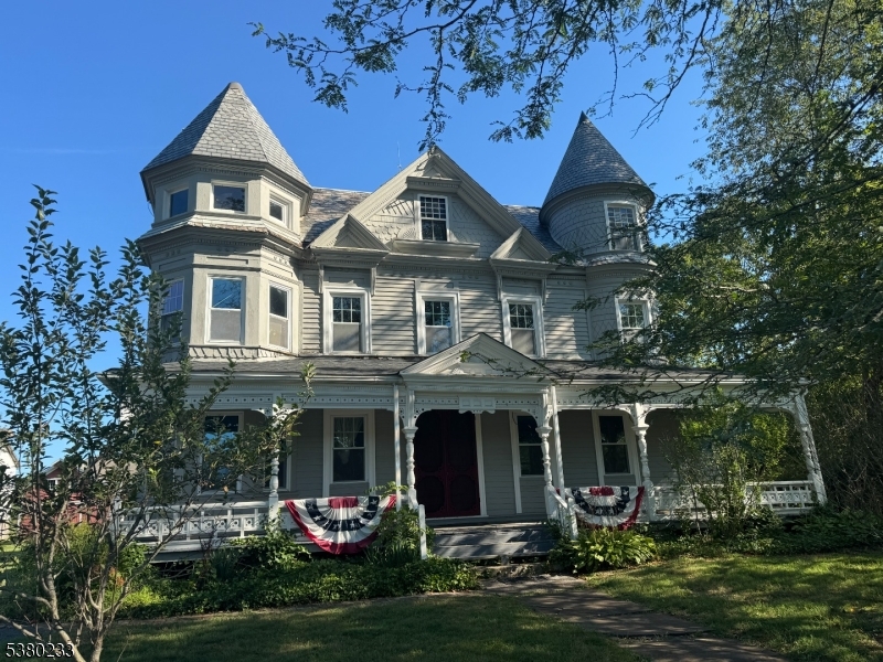 a front view of house with yard