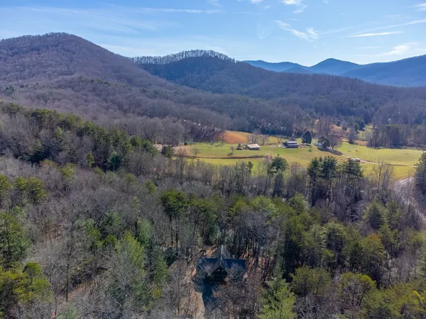 a view of a backyard with green space
