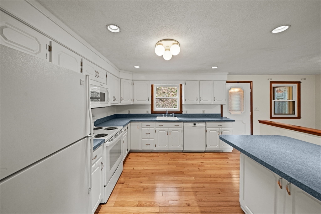 23 Buttaro Road Woburn, MA 01801 - Photo 7 of 28