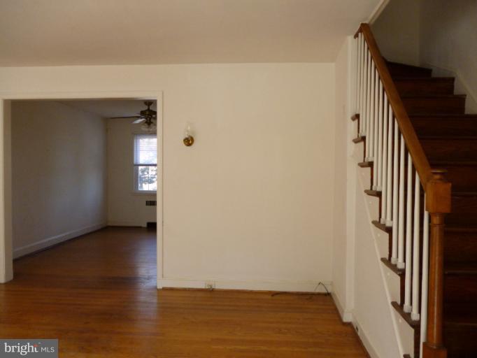 1320 Northview Road Baltimore, MD 21218 - Photo 5 of 16 Living Room