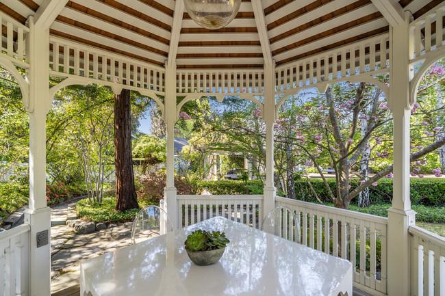 280 Ridgeway Road Woodside, CA 94062 - Photo 58 of 65 a view of a balcony with potted plants and wooden fence