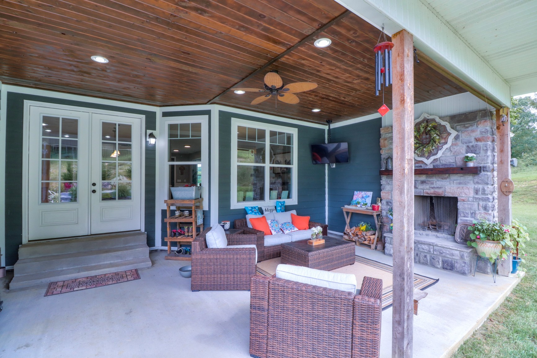 2740 Old Shannon Road Lebanon, TN 37090 - Photo 12 of 50 a outdoor space with patio the couches and a dining table with garden view