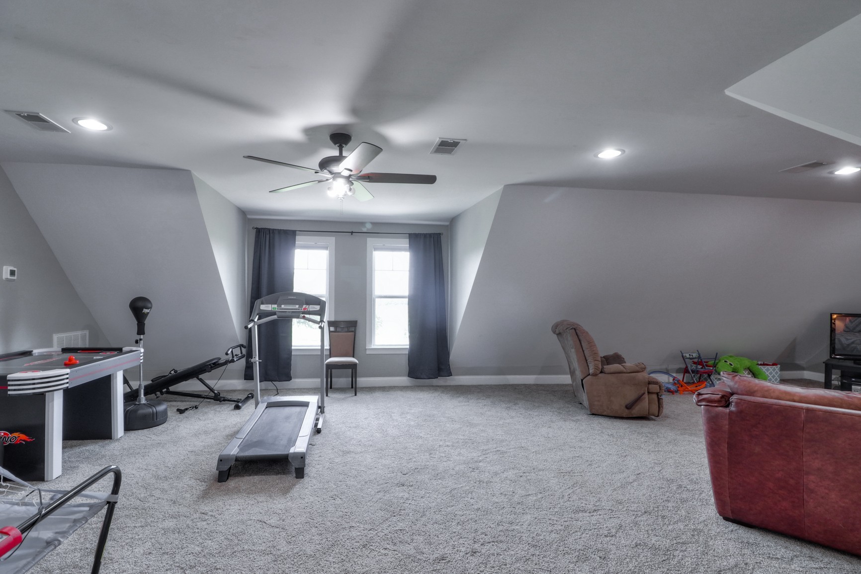 2740 Old Shannon Road Lebanon, TN 37090 - Photo 46 of 50 a living room with furniture and a gym machine