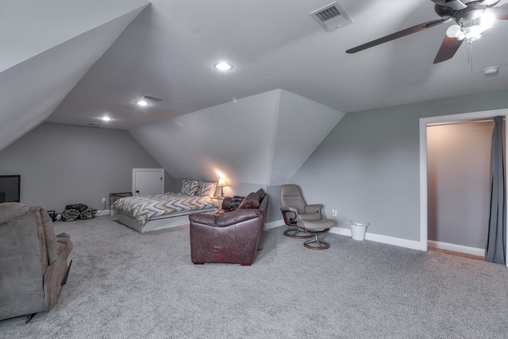 2740 Old Shannon Road Lebanon, TN 37090 - Photo 48 of 50 a living room with furniture gym equipment and a ceiling fan