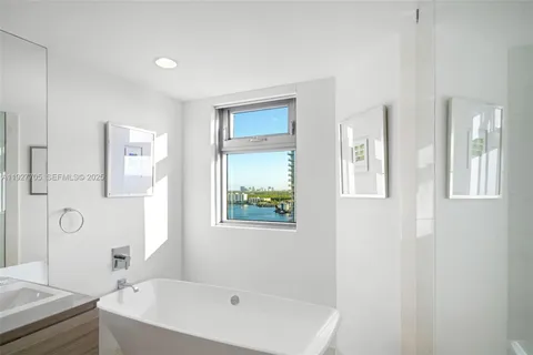 $949,000 | 17301 Biscayne Boulevard, Unit 1803, North Miami Beach, FL 33160