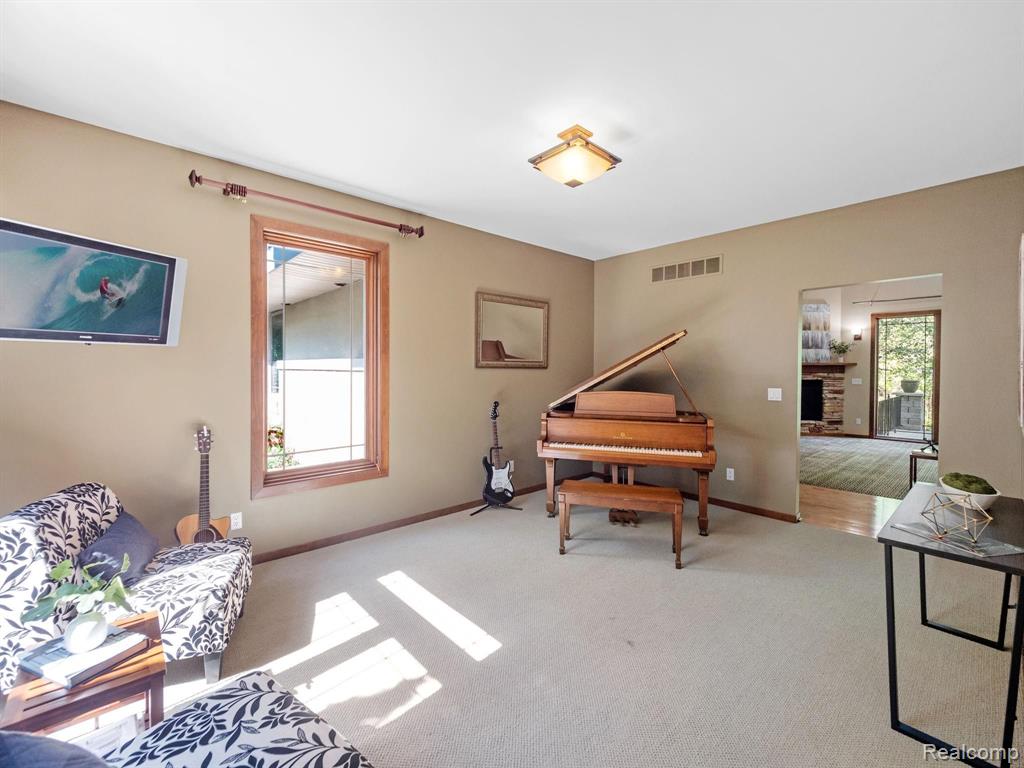 34600 Quaker Valley Road Farmington Hills, MI 48331 - Photo 6 of 41