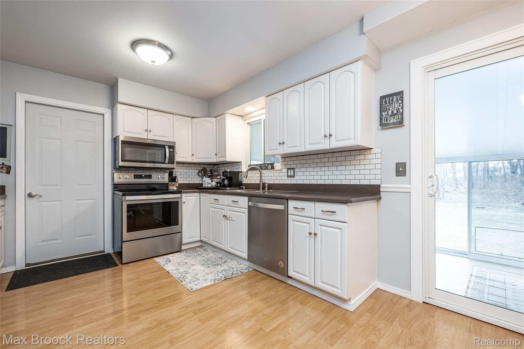 1330 Merry Road Waterford, MI 48328 - Photo 8 of 32 1330 Merry-26.jpg