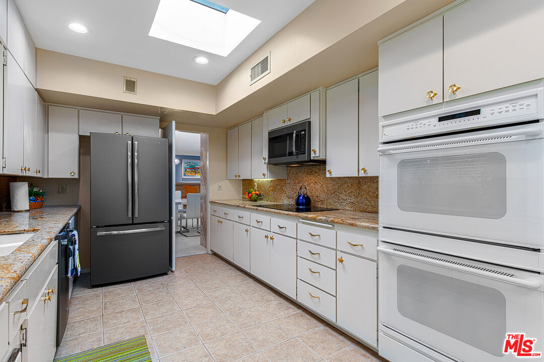 500 West Arenas Road, Unit 8 Palm Springs, CA 92262 - Photo 17 of 36