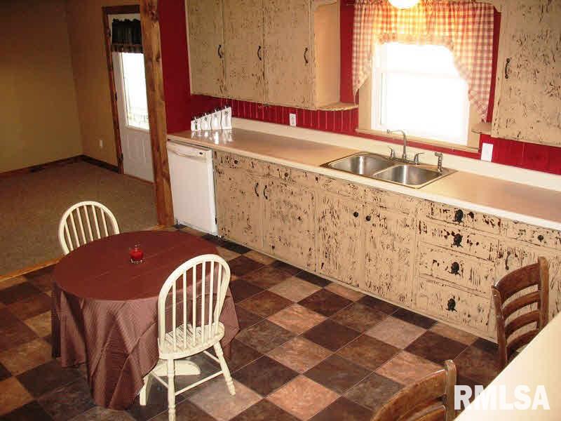 8411 Kinlou Road Kinmundy, IL 62854 - Photo 15 of 21