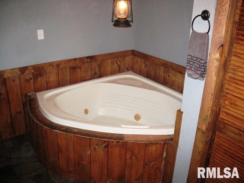 8411 Kinlou Road Kinmundy, IL 62854 - Photo 5 of 21