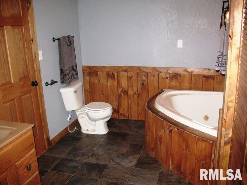 8411 Kinlou Road Kinmundy, IL 62854 - Photo 8 of 21