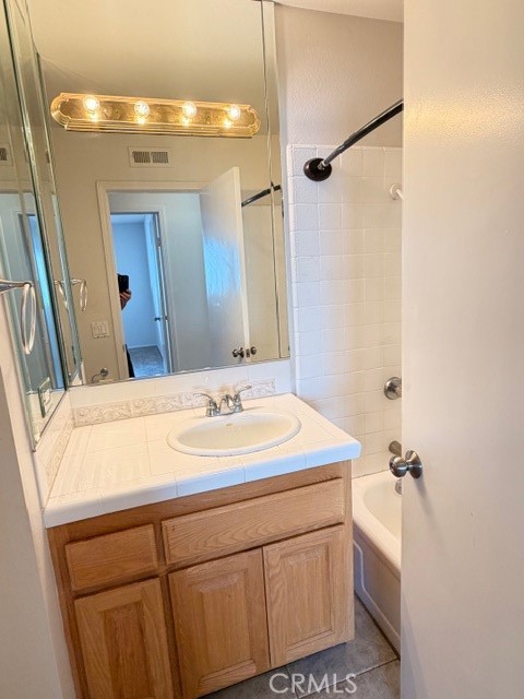 1022 Regis Way Tustin, CA 92780 - Photo 25 of 43 Secondary bathroom