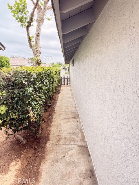 1022 Regis Way Tustin, CA 92780 - Photo 32 of 43 Side yard