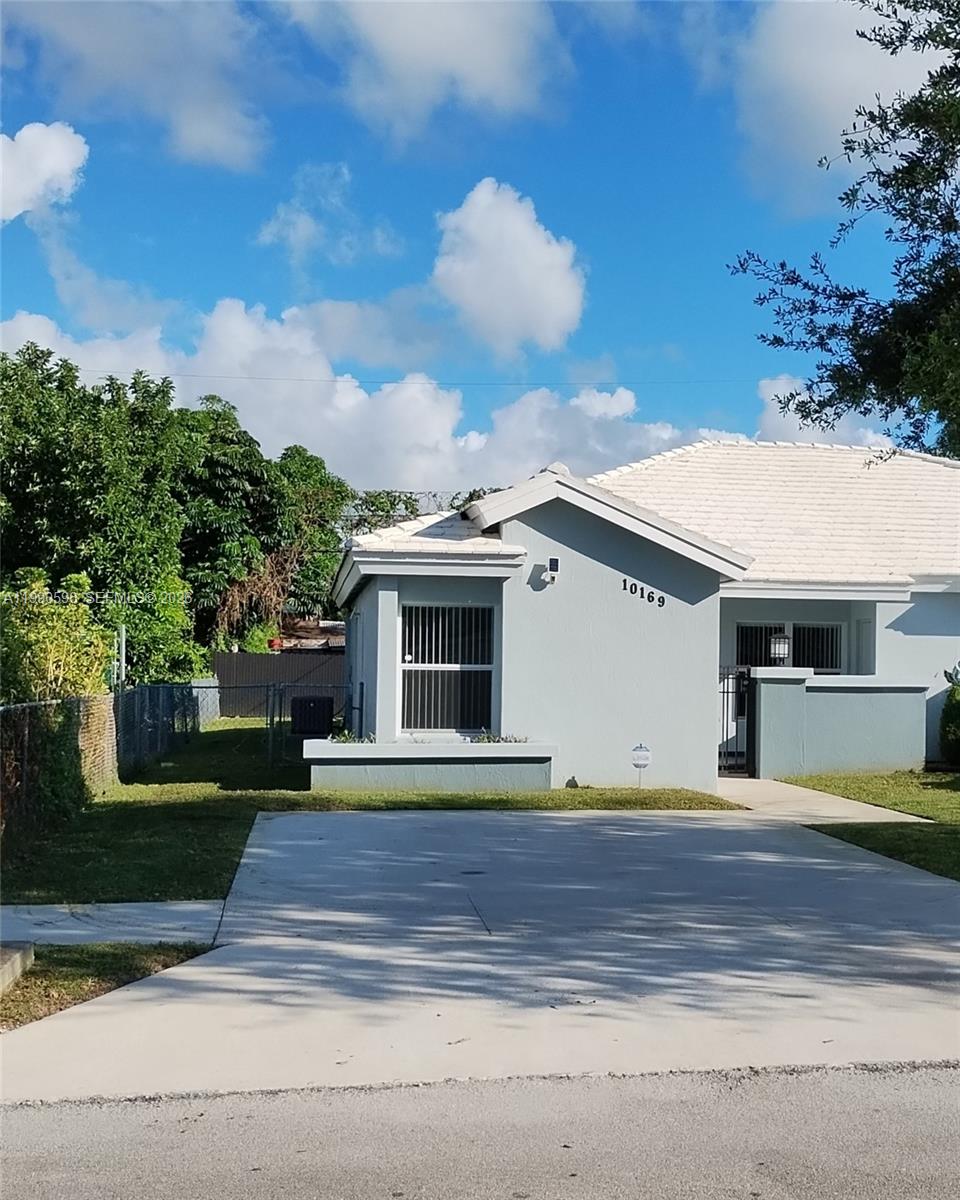 10169 Southwest 171st Street Miami, FL 33157 - Photo 6 of 33 Parking Area