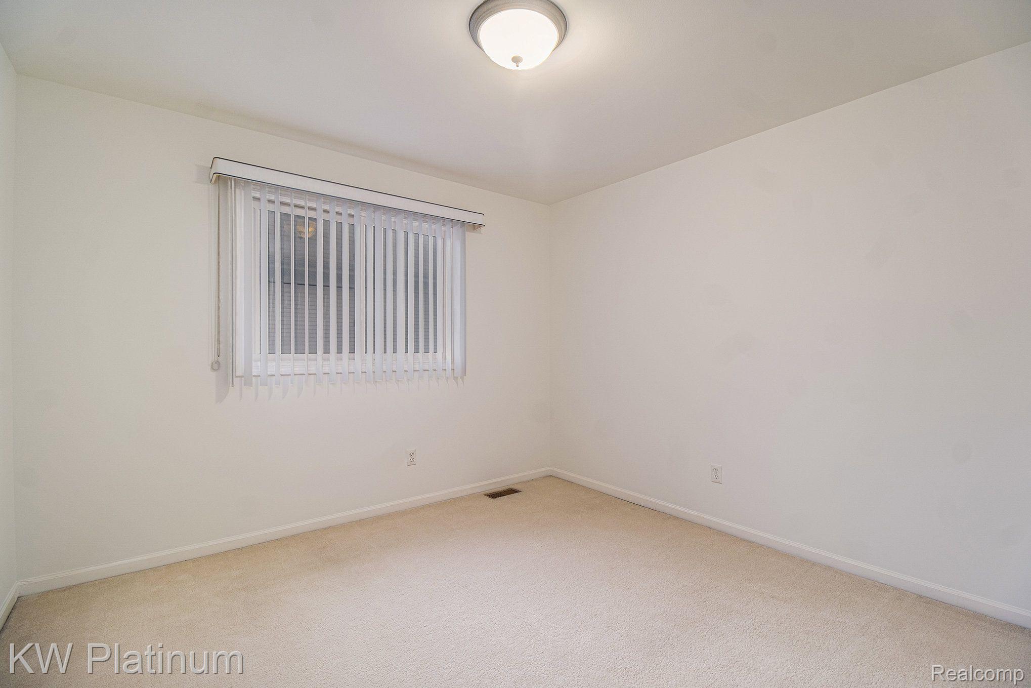 1215 Putnam Circle Rochester, MI 48307 - Photo 18 of 28 Gallery Image 18