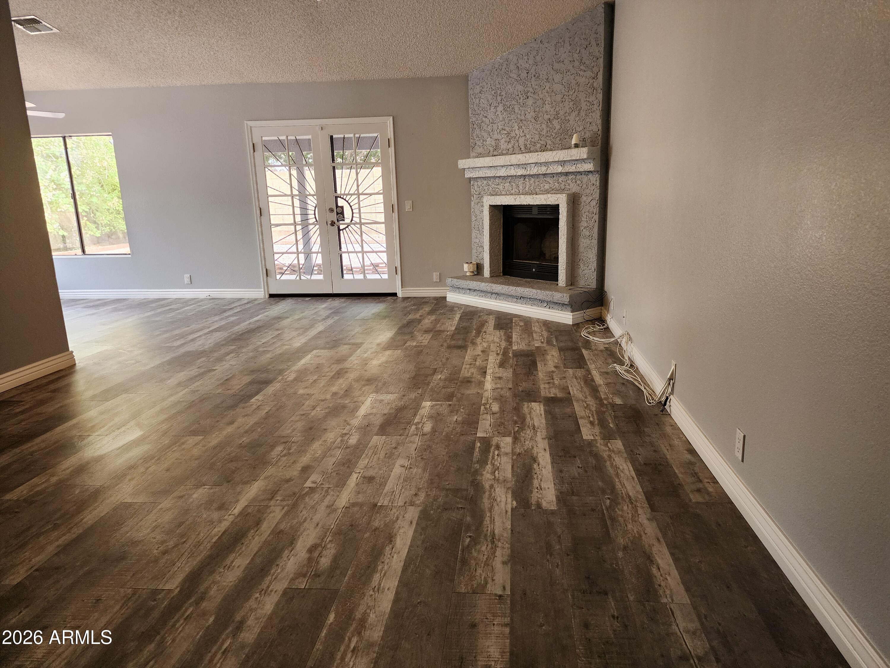 8708 West Ruth Avenue Peoria, AZ 85345 - Photo 3 of 28 Spacious Living Area