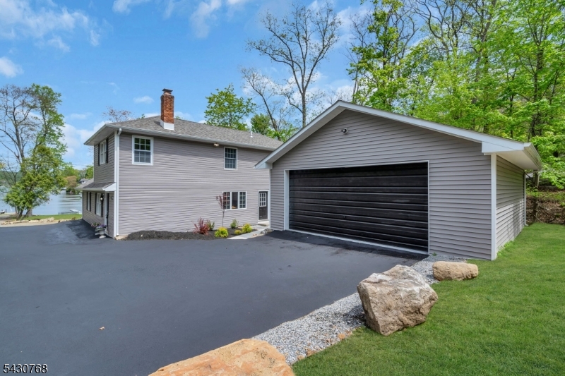 385 Maxim Drive Hopatcong, NJ 07821 - Photo 4 of 50