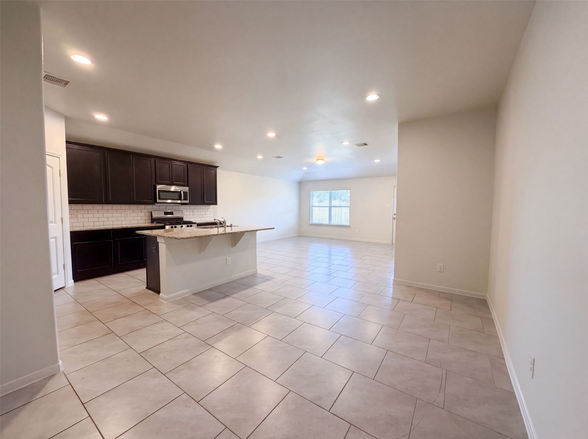 8126 Gambrel Way Rosharon, TX 77583 - Photo 6 of 15 Gallery Image 6