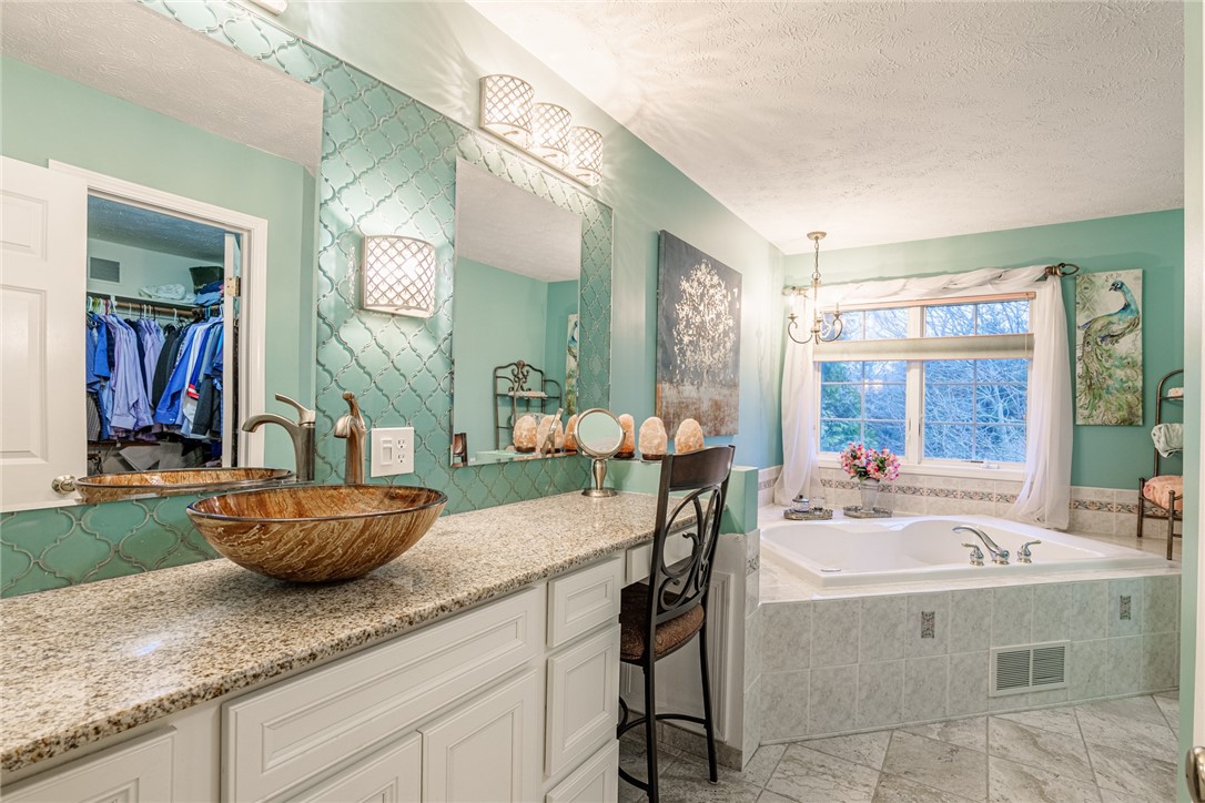 31 St Ebba's Drive Penfield, NY 14526 - Photo 28 of 49 En-Suite Bath!