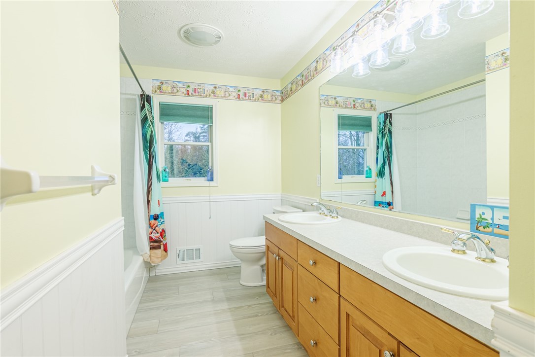 31 St Ebba's Drive Penfield, NY 14526 - Photo 32 of 49 2nd full bath! So Big!