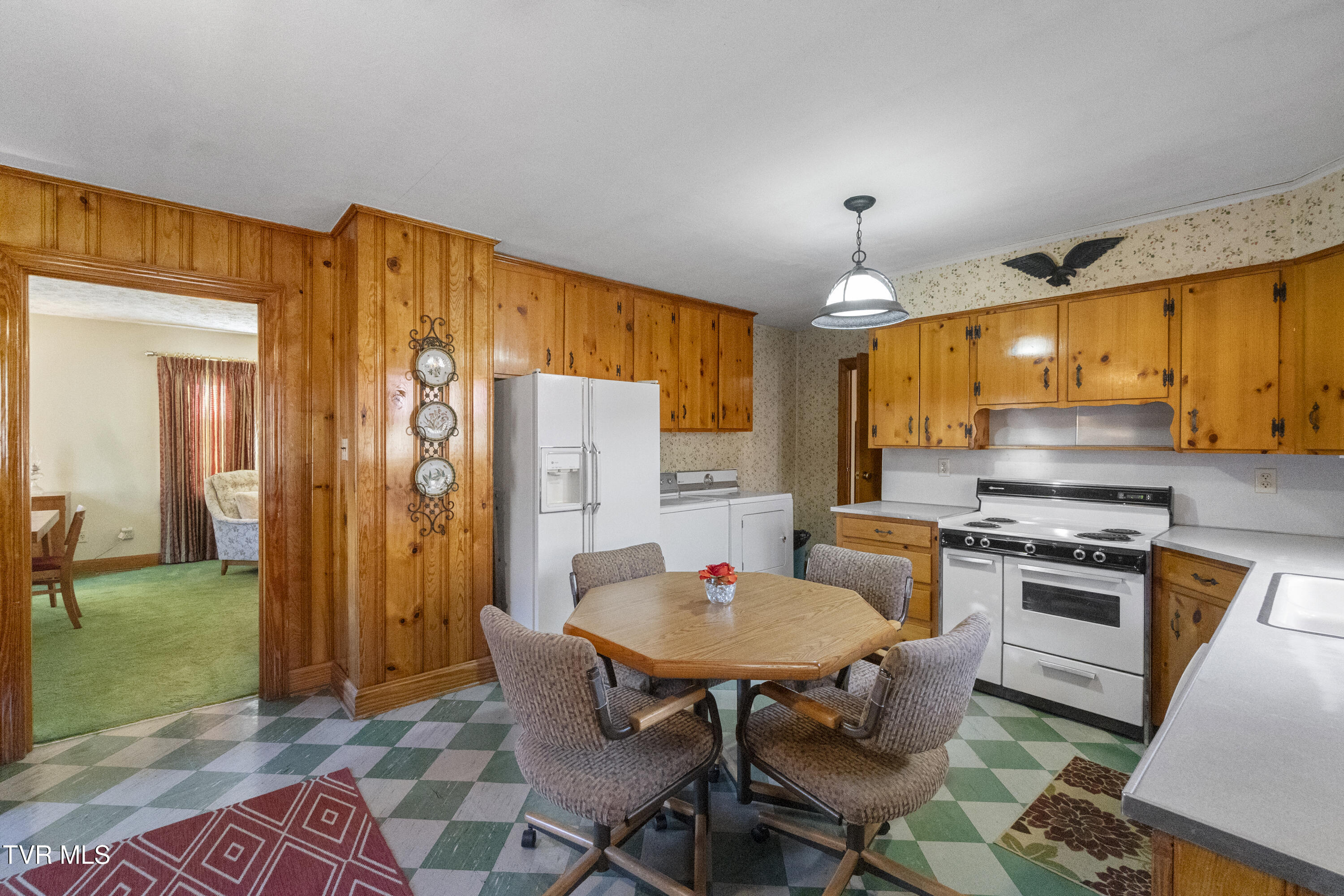 285 Greystone Road Greeneville, TN 37743 - Photo 5 of 63 3