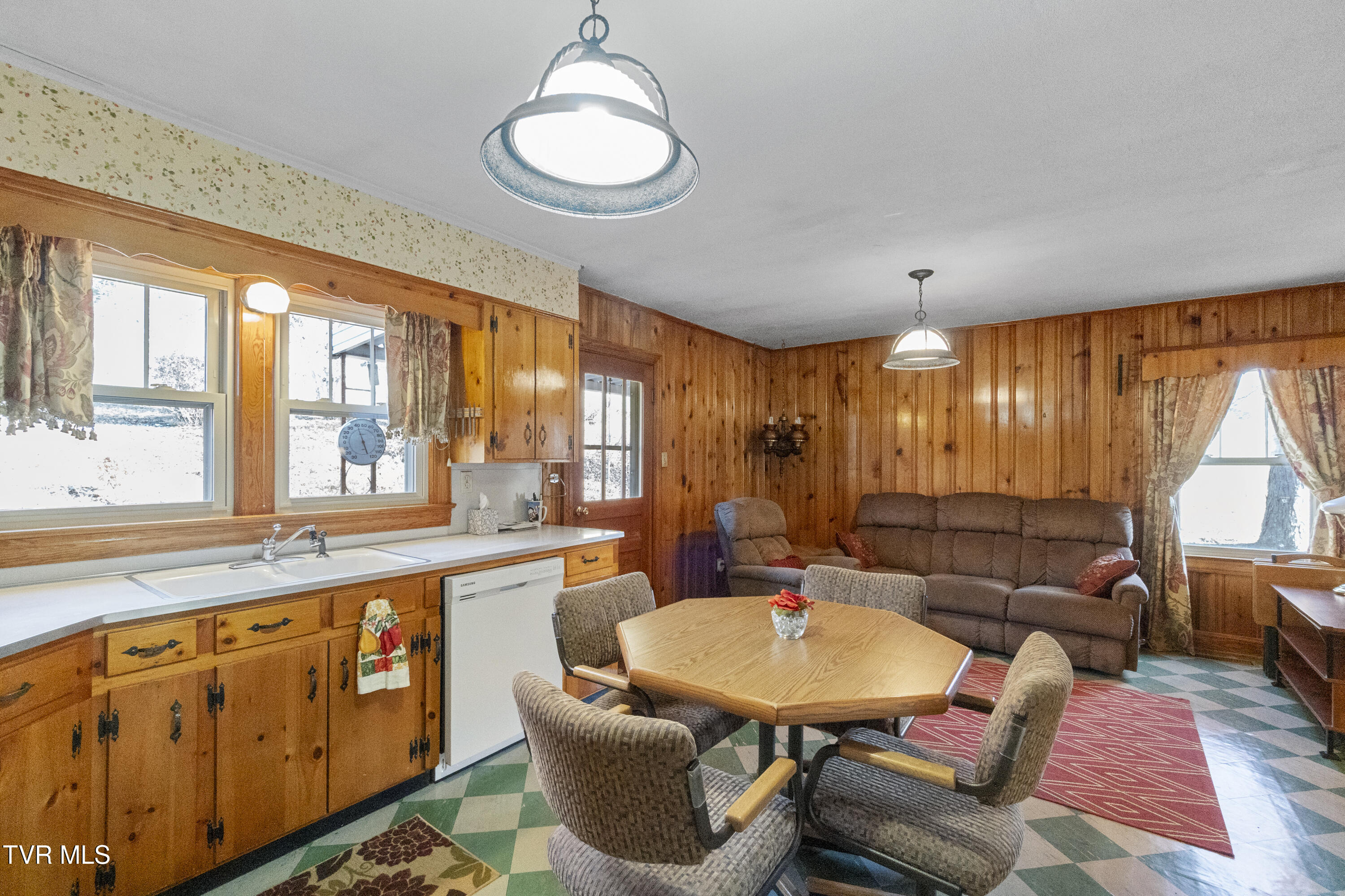 285 Greystone Road Greeneville, TN 37743 - Photo 7 of 63 5