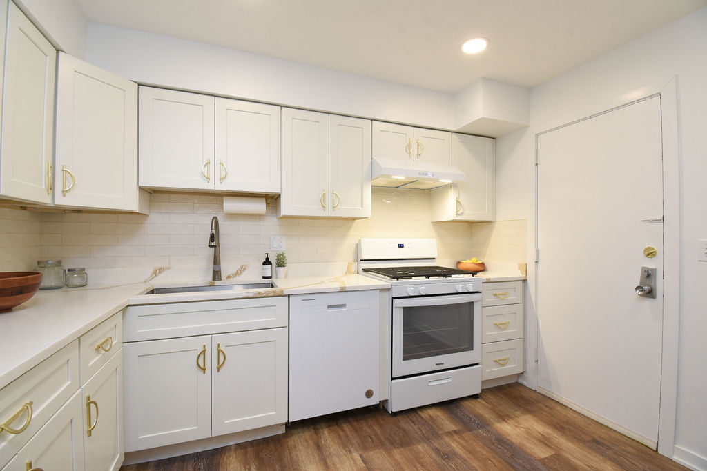 10357 Dearlove Road, Unit 1J Glenview, IL 60025 - Photo 8 of 25
