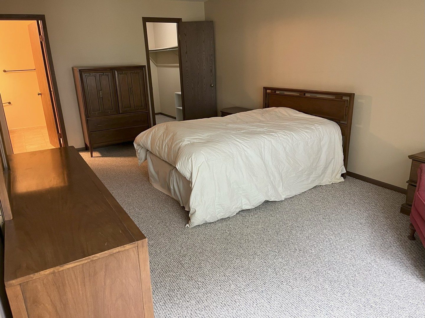 711 South River Road, Unit 401 Des Plaines, IL 60016 - Photo 15 of 22 a bed sitting in a bedroom next to a window