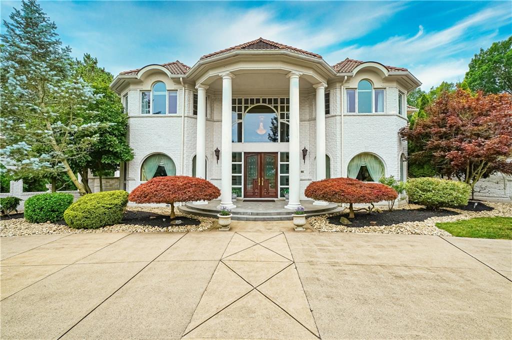 112 Gatehouse Drive Coraopolis, PA 15108 - Photo 2 of 25