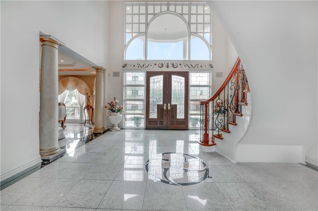 112 Gatehouse Drive Coraopolis, PA 15108 - Photo 3 of 25