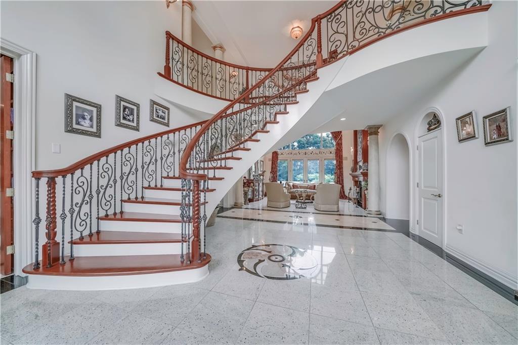 112 Gatehouse Drive Coraopolis, PA 15108 - Photo 4 of 25