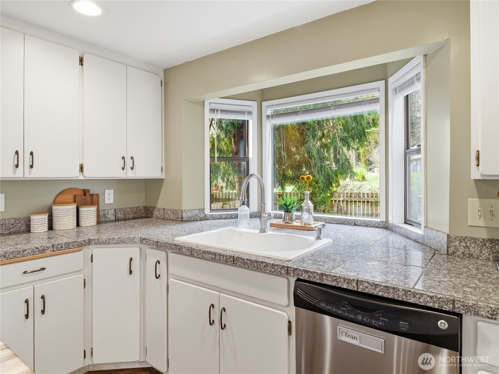 15014 Starr Road Southeast Olalla, WA 98359 - Photo 11 of 40