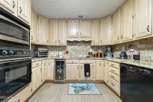 $299,900 | 8820 Kailua Place, Diamondhead, MS 39525