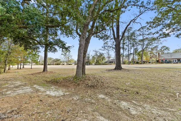 $299,900 | 8820 Kailua Place, Diamondhead, MS 39525