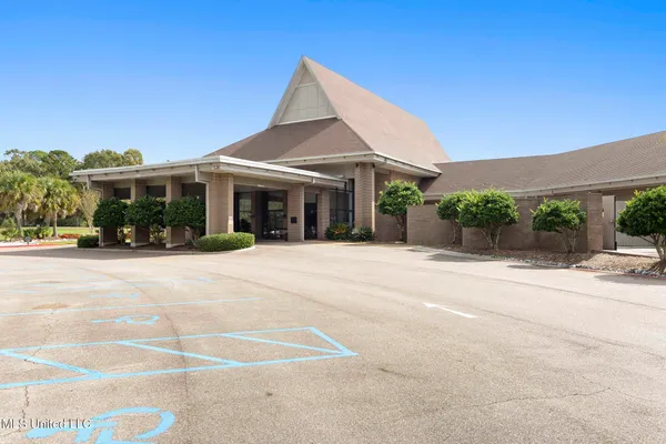 $299,900 | 8820 Kailua Place, Diamondhead, MS 39525