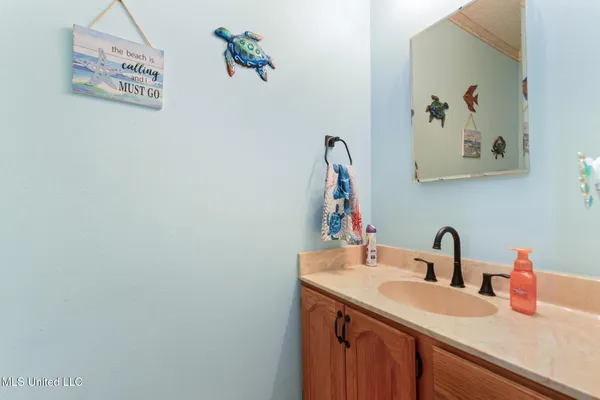 $299,900 | 8820 Kailua Place, Diamondhead, MS 39525