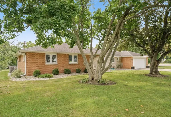 $299,900 | 720 East High Street, Farmer City, IL 61842