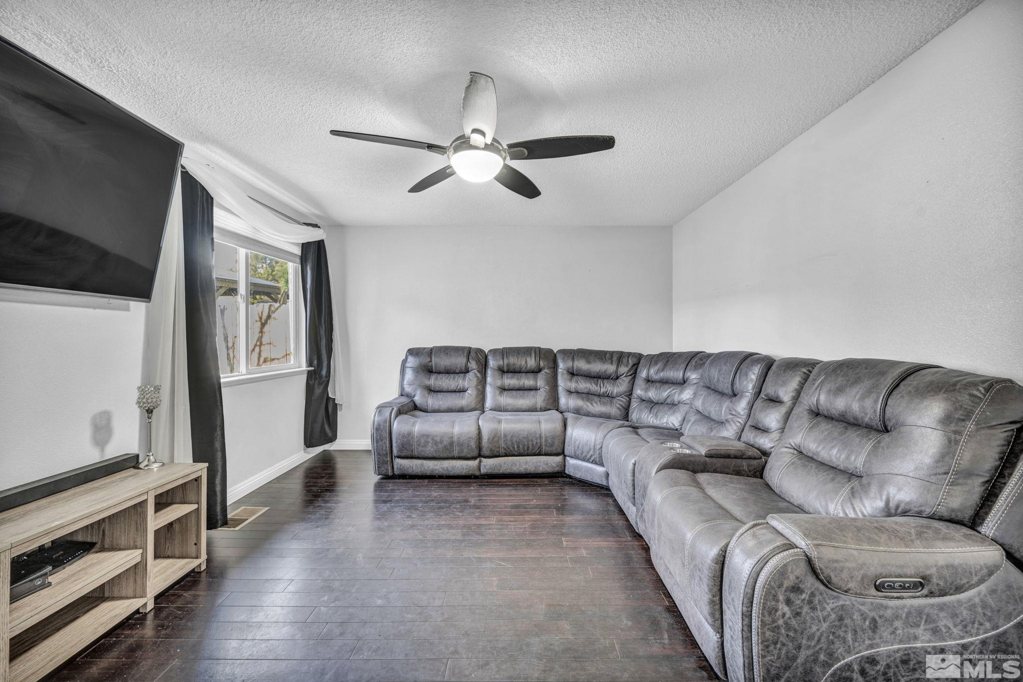 6805 Peppermint Drive Reno, NV 89506 - Photo 4 of 26 a living room with furniture