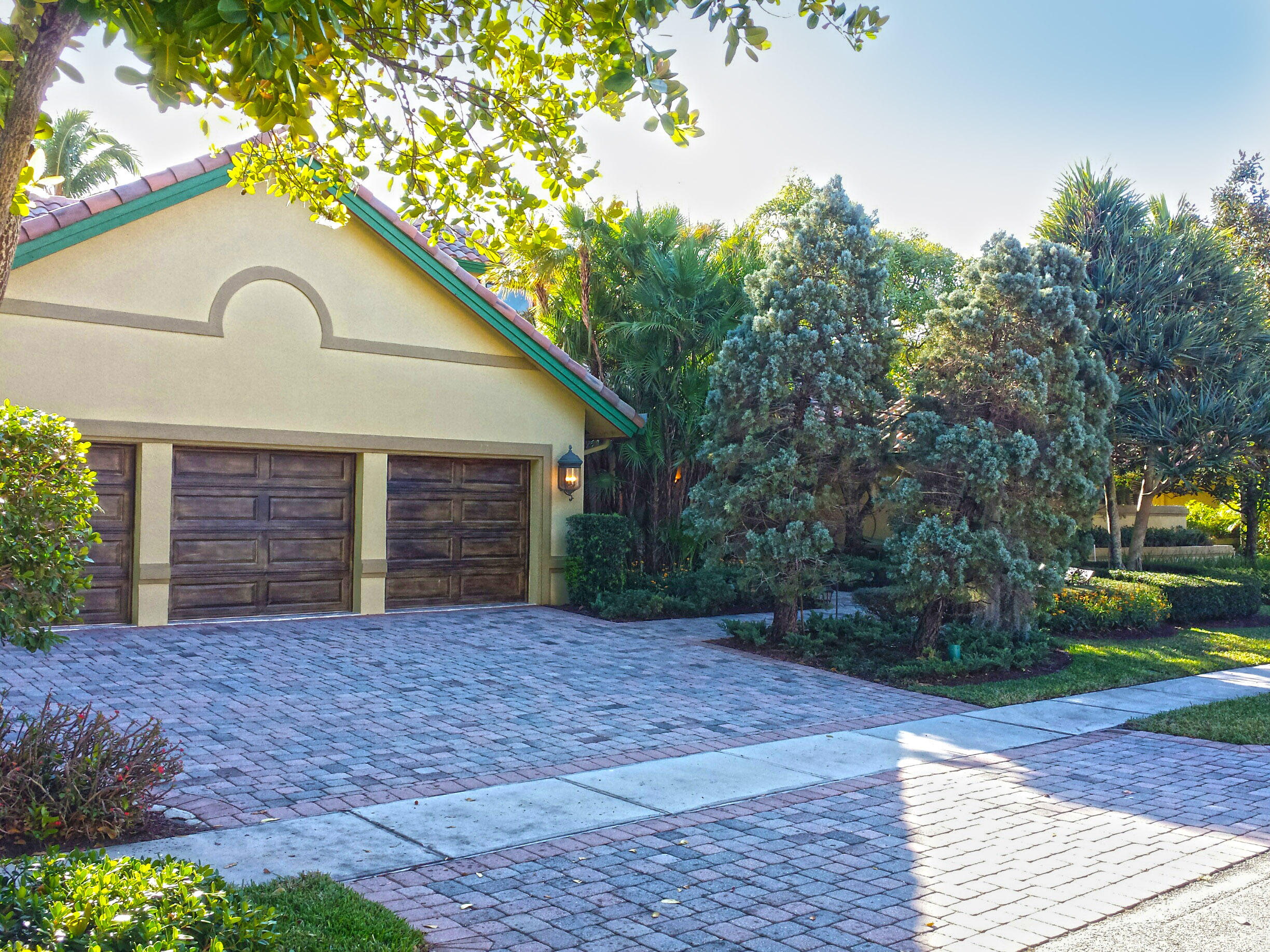 4880 Hunters Way Boca Raton, FL 33434 - Photo 11 of 22 Garage