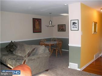 3342 Morning Glory Road Philadelphia, PA 19154 - Photo 7 of 12 Living Room