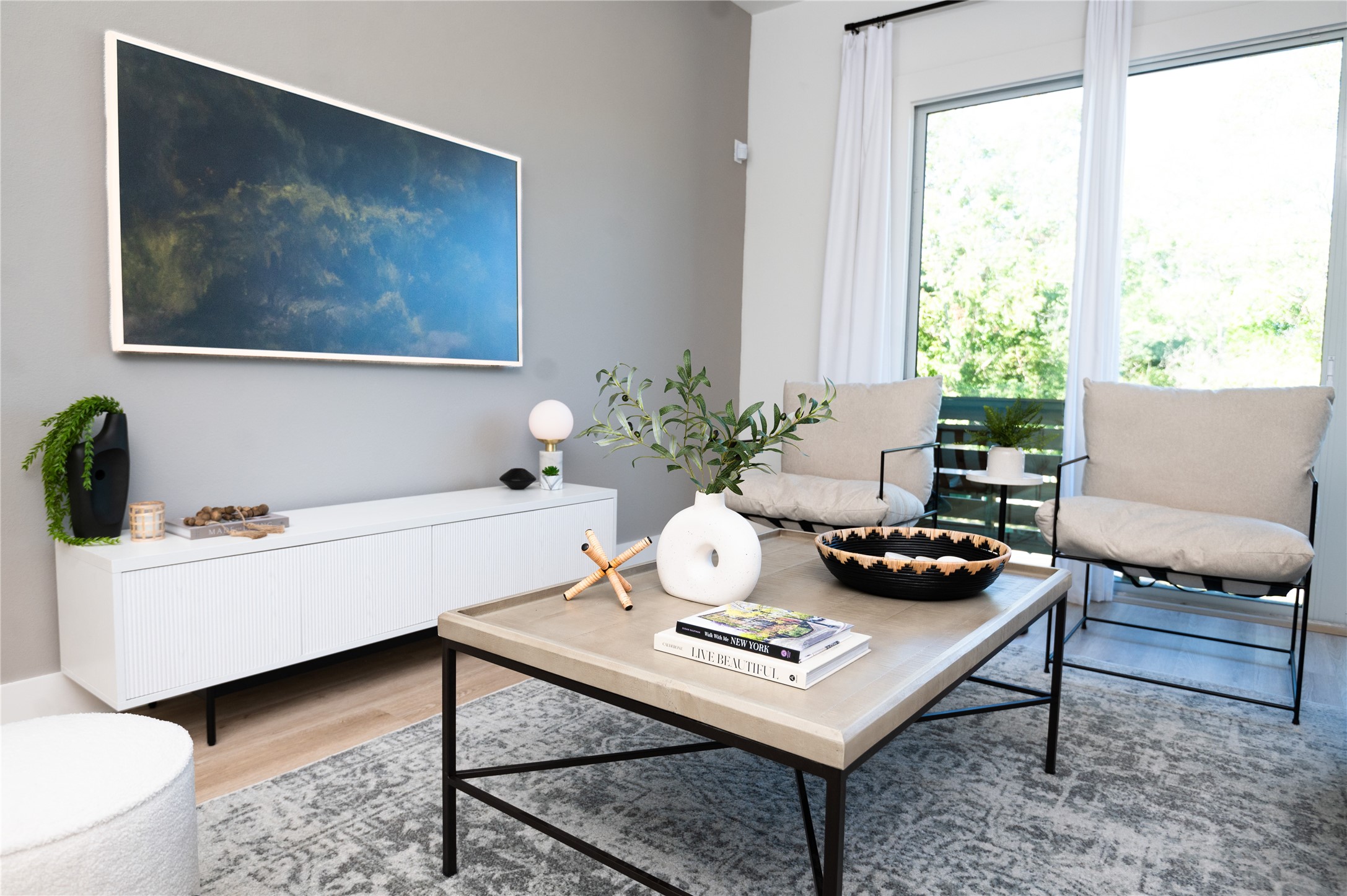 3486 Luca Street Houston, TX 77021 - Photo 20 of 50 Smart TV and ample seating