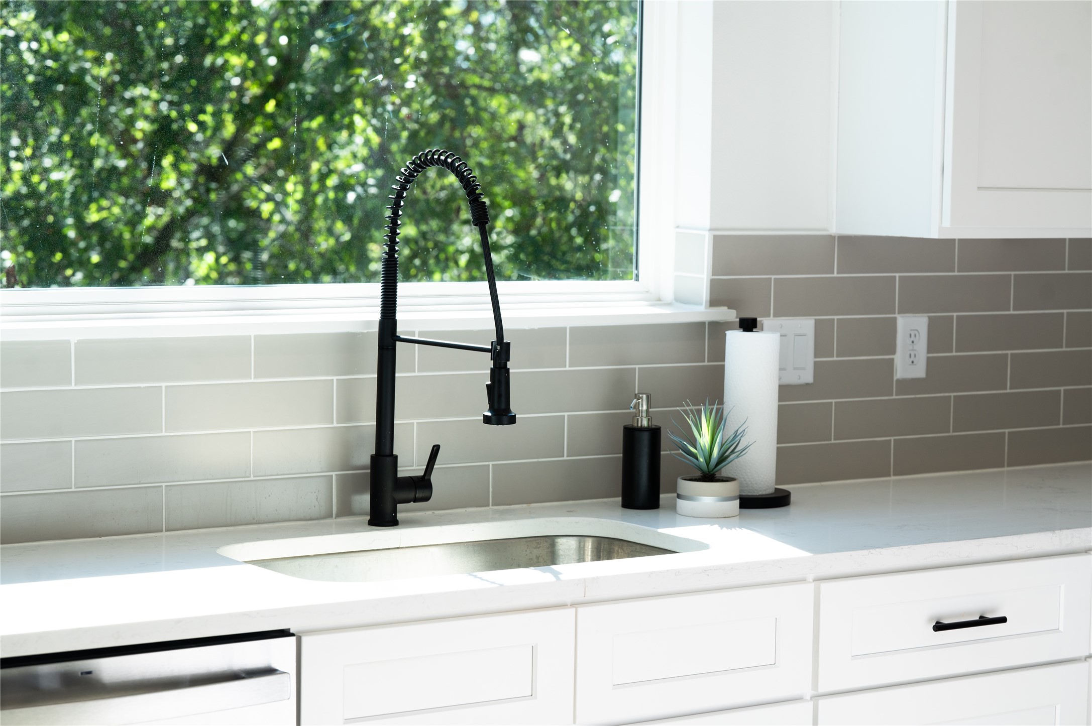 3486 Luca Street Houston, TX 77021 - Photo 28 of 50 Large kitchen sink