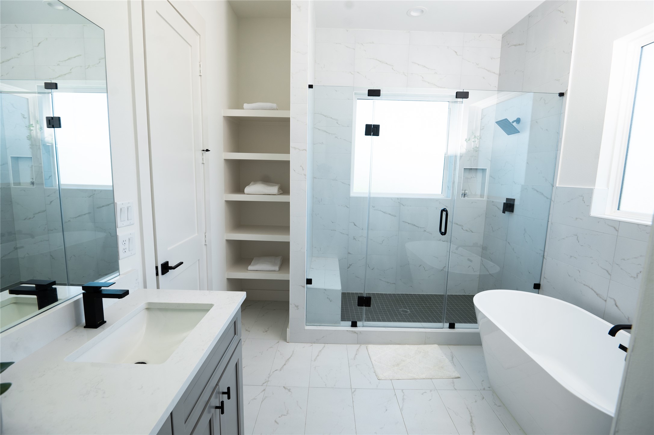 3486 Luca Street Houston, TX 77021 - Photo 48 of 50 Primary bathroom equipped with dual sinks and toilet room with privacy door