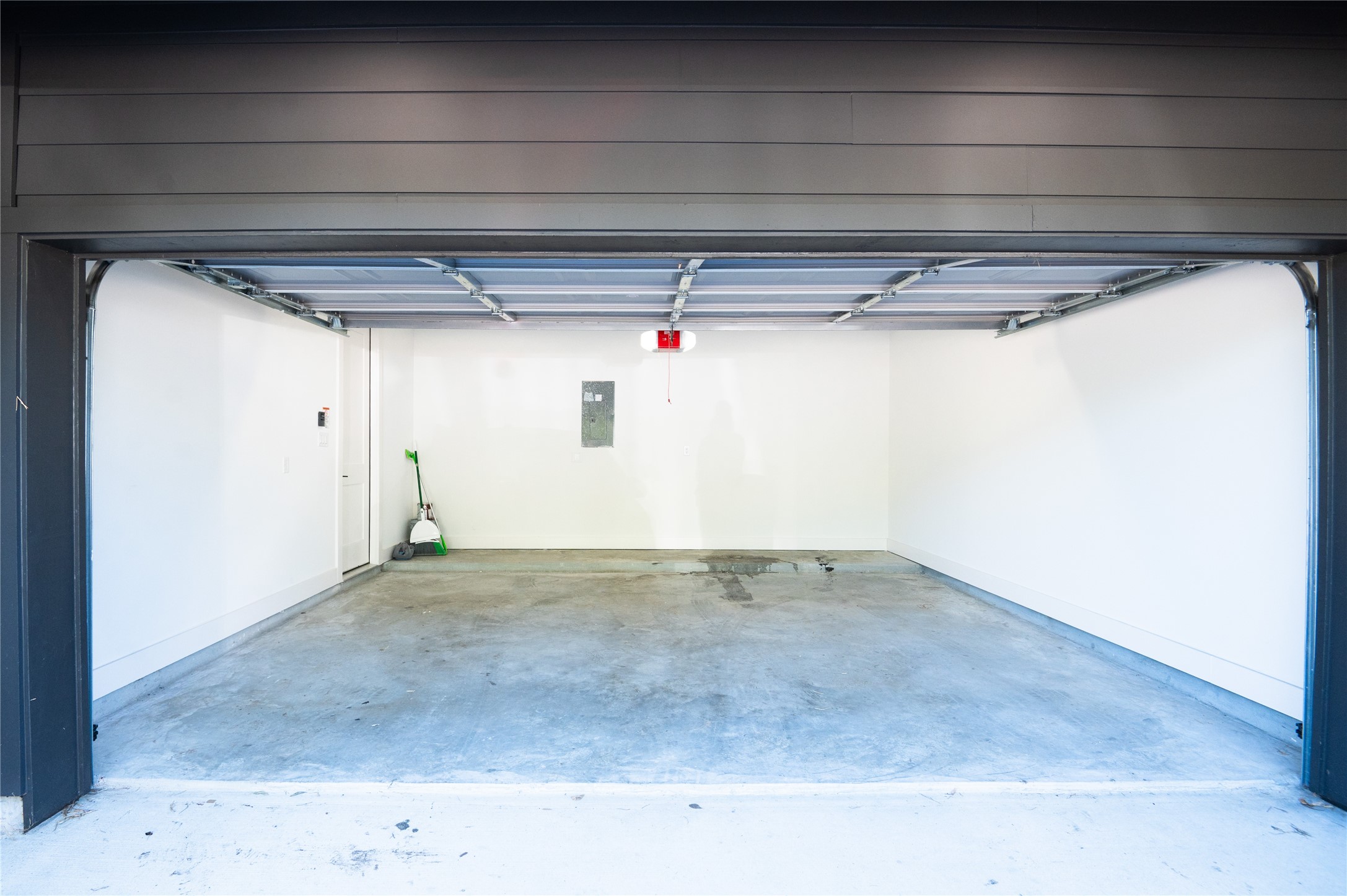 3486 Luca Street Houston, TX 77021 - Photo 50 of 50 2-car garage with electric garage opener