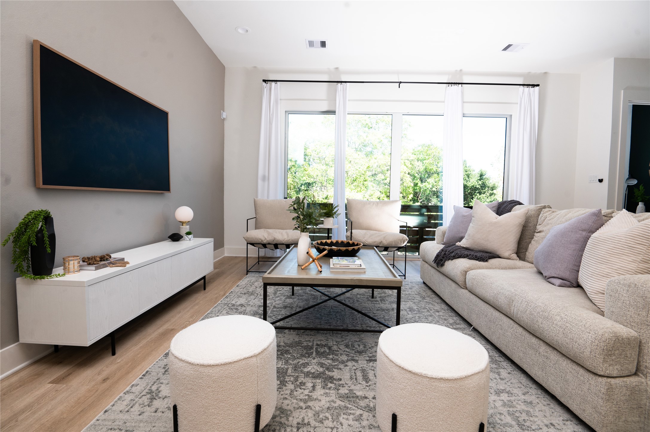 3486 Luca Street Houston, TX 77021 - Photo 10 of 50 Spacious and Bright Living Area