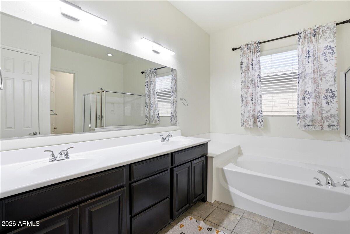 15878 West Fillmore Street Goodyear, AZ 85338 - Photo 10 of 31 primary bathroom